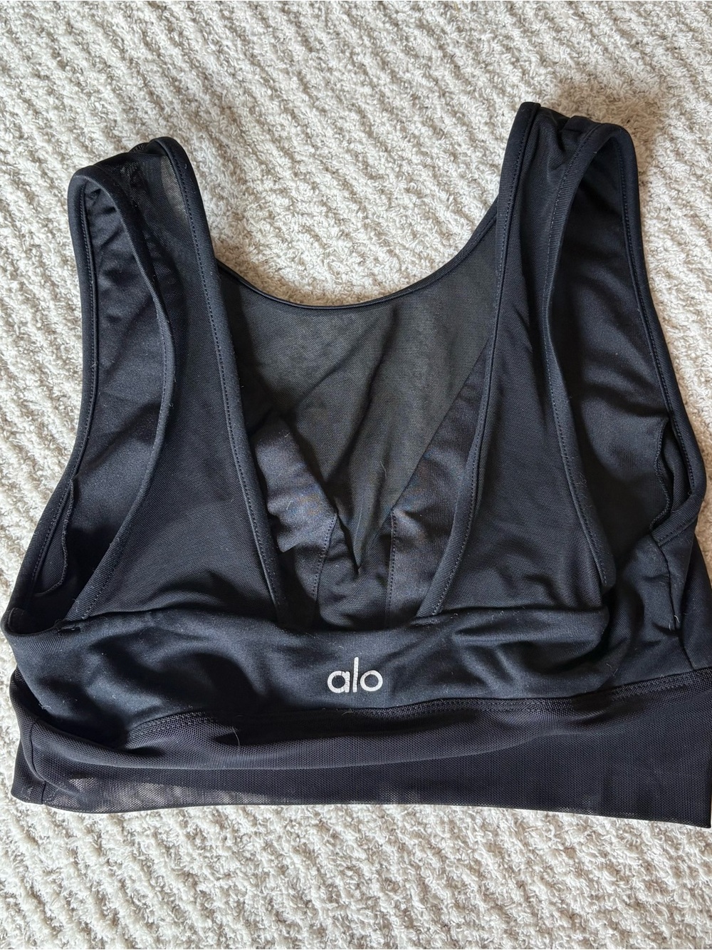 Alo Yoga Equalize Sports Bra Black Mesh
Glossy Cross Back